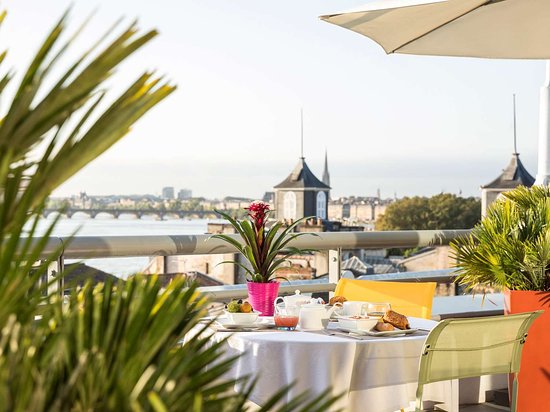 Grand-Hotel-de-Bordeaux–view